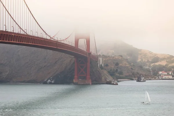 Scenic Shot Golden Gate Bridge Covered Fogs San Francisco California — Stock Photo, Image