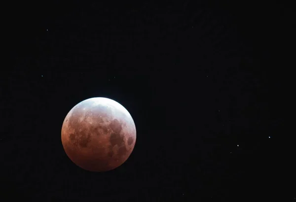Красивый Снимок Красной Кровавой Луны Темном Ночном Небе — стоковое фото