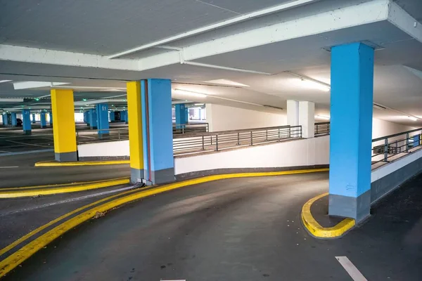 Grande Garagem Estacionamento Sem Carros — Fotografia de Stock