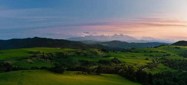 Panorámás Kilátás Nyílik Zöld Táj Borított Erdők Tátra Hegység Szlovákiában — Stock Fotó