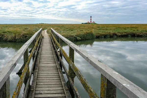 Farol Westerhever Mar Norte Com Uma Velha Ponte Primeiro Plano — Fotografia de Stock