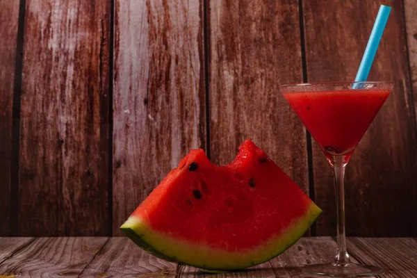 Cocktail Glass Watermelon Juice Slices Fresh Watermelon Wooden Table — Zdjęcie stockowe