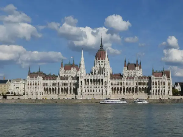 Budapest Hungria Setembro 2019 Construção Parlamento Húngaro Junto Rio Danúbio — Fotografia de Stock