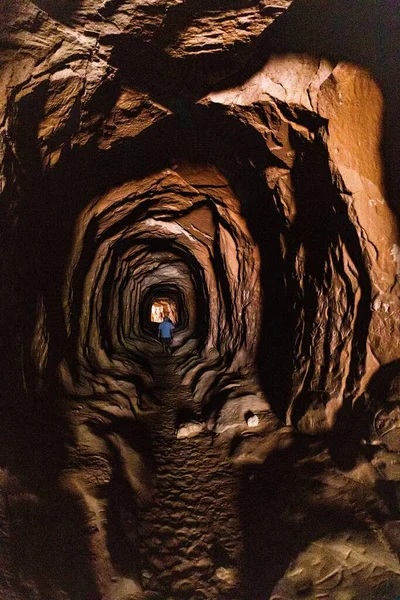 Μια Πεζοπορία Κοιλιά Του Δράκου Σπηλιά Στη Νότια Γιούτα Κάτω — Φωτογραφία Αρχείου