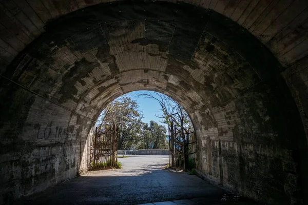 Beau Cliché Tunnel Avec Une Arche Avec Accès Remblai Par — Photo