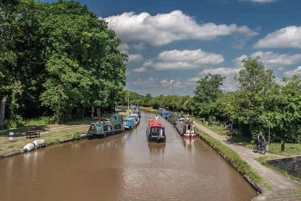 Nantwich Canal Narrowboat Cyclist Sunny Day Landschap Shropshire Union Canal — Stockfoto