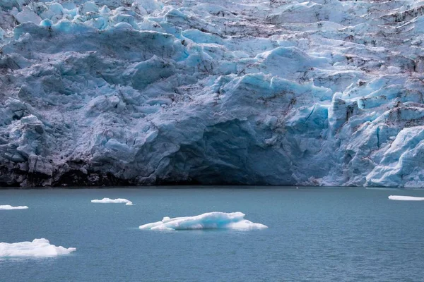 Ένα Πλάνο Ενός Παγετώνα Στο Νερό Στην Αλάσκα Anchorage — Φωτογραφία Αρχείου
