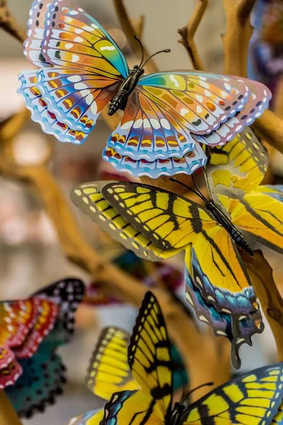 Disparo Vertical Hermosas Mariposas Decorativas Colores — Foto de Stock