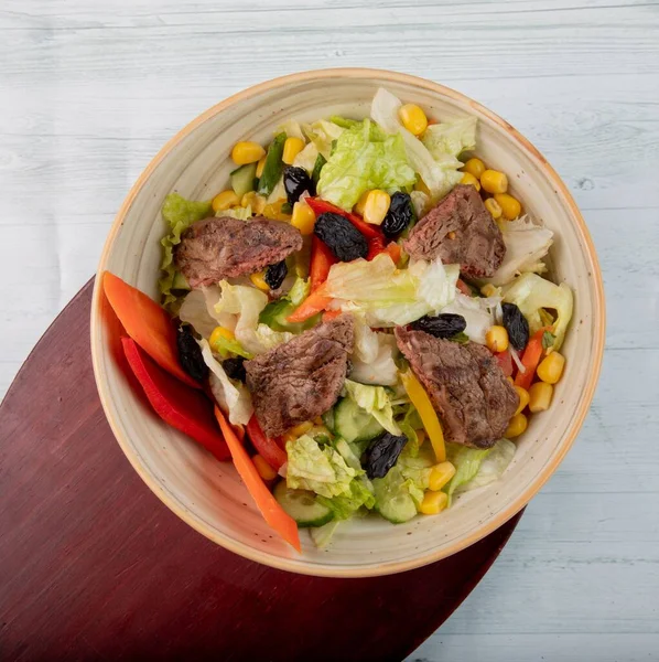 Top View Beef Salad Bowl — Stock Photo, Image
