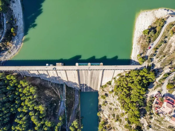 スペインのアリカンテにあるグアダラハラ貯水池水力発電ダムの空中写真 — ストック写真