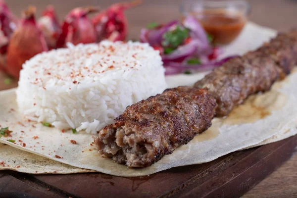 Primer Plano Sabroso Kebab Arroz Pan Plano — Foto de Stock