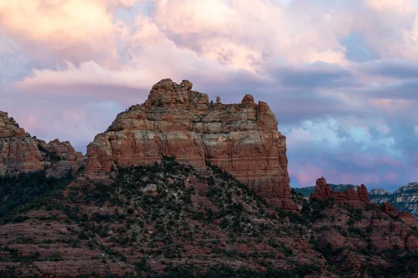 Falésias Vermelhas Sedona Com Nuvens Vibrantes Durante Pôr Sol Verão — Fotografia de Stock