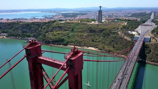 Zdjęcie Pod Wysokim Kątem Mostu Kwietnia Portugalii — Zdjęcie stockowe