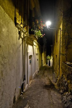 San Nicola Arcella 'da eski binaların olduğu dar bir sokak, Calabria bölgesi, İtalya