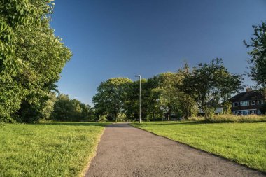 Nantwich Stock Fotoğrafçılık Kasabası Güneşli Gün, Park, patika, yürüyüş, değirmen adası, ağaçlar, akşam, altın saat, Cheshire.