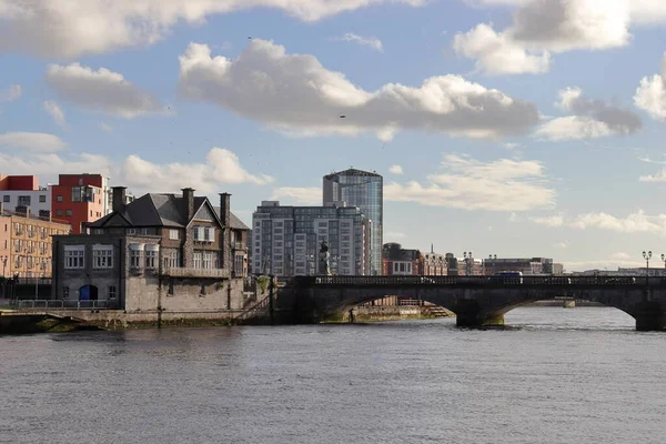 Een Prachtig Uitzicht Sarsfield Brug Rivier Shannon Roeiclub Limerick Ierland — Stockfoto