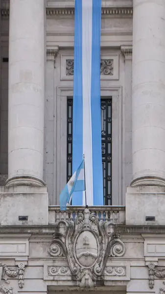 Uma Grande Bandeira Argentina Edifício Histórico — Fotografia de Stock