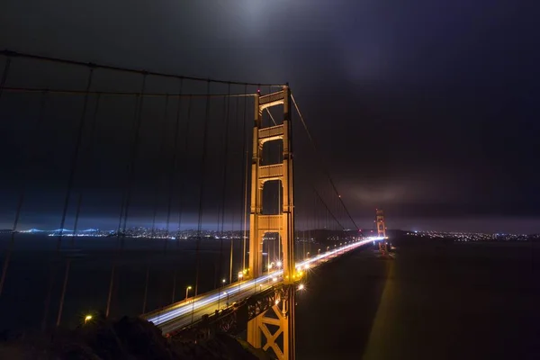 夜のカリフォルニア州サンフランシスコのゴールデンゲートブリッジ — ストック写真