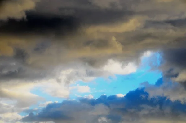 Цветные Облака Закате Океана — стоковое фото