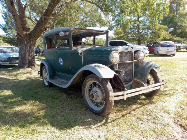 Old Worn Rusty Unpainted Ford Model Tudor Hatchback Sedan 1928 — Stock fotografie