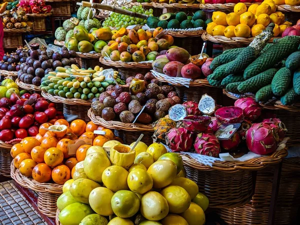 Frutas Tropicais Num Mercado Madeira — Fotografia de Stock