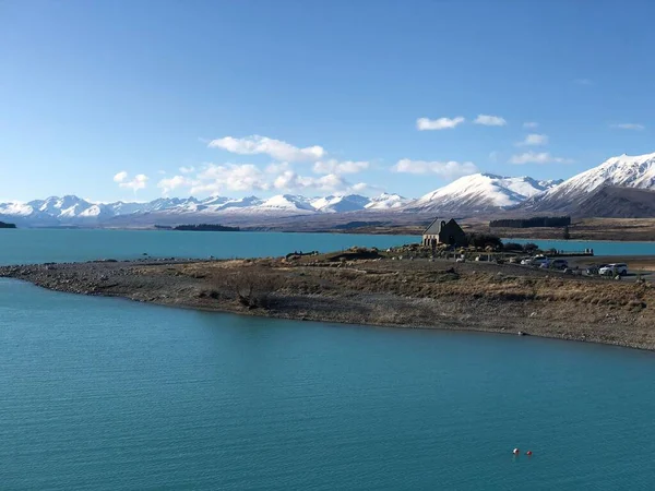 Uma Vista Aérea Belo Lago Perto Das Montanhas Verão — Fotografia de Stock