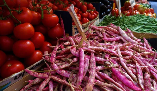 Venedik Pazarında Taze Sebze Meyvelerin Yakın Plan Çekimi — Stok fotoğraf