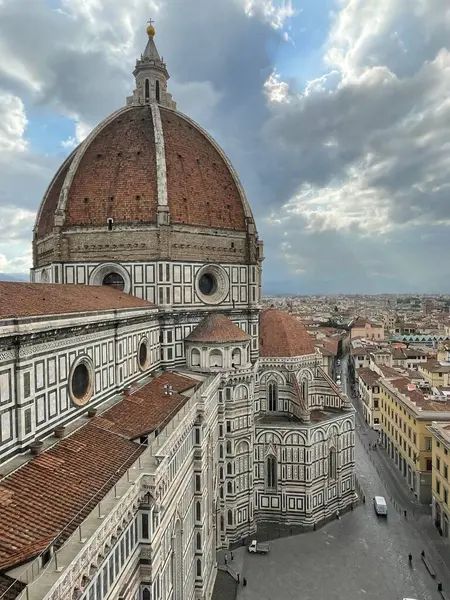 Вертикальный Снимок Cupola Del Brunello Флоренции Италия — стоковое фото