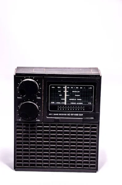 Velho Retro Vintage Radio Fundo Branco — Fotografia de Stock