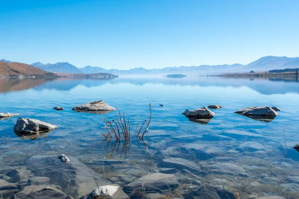 Μια Γραφική Θέα Της Πεντακάθαρης Λίμνης Tekapo Και Όμορφα Βουνά — Φωτογραφία Αρχείου