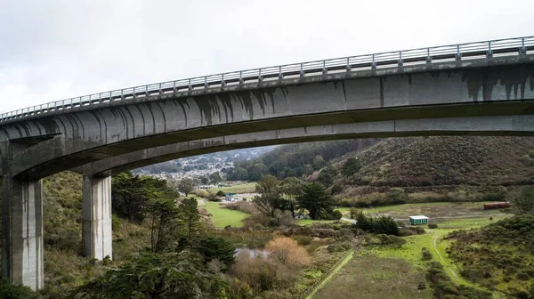 Eine Einfache Bogenbrücke Über Das Dorf — Stockfoto