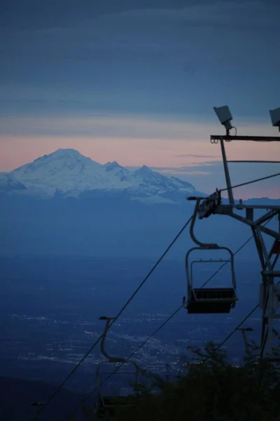 美国华盛顿贝克山附近的缆车垂直镜头 — 图库照片