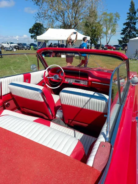 Intérieur Rouge Blanc Ancienne Chevrolet Chevy Impala Super Sport Décapotable — Photo