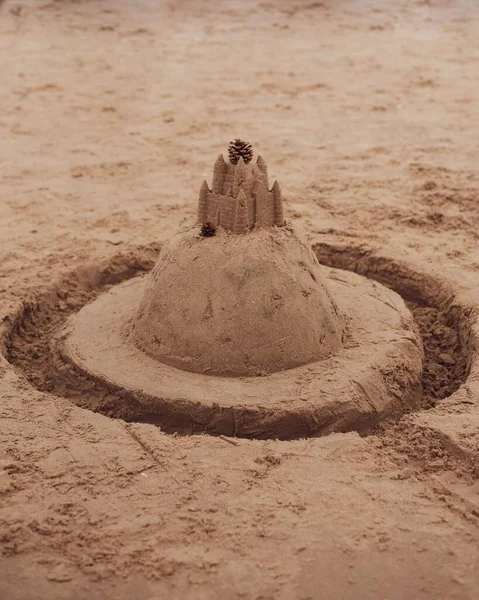 Eine Vertikale Nahaufnahme Einer Sandburg Mit Feuchtigkeit Strand Von Formby — Stockfoto