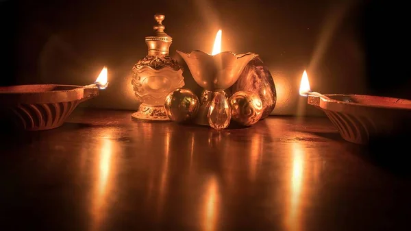Лампа Diya Масляная Лампа Огнем Свечами Цветом Темном Фоне Празднования — стоковое фото