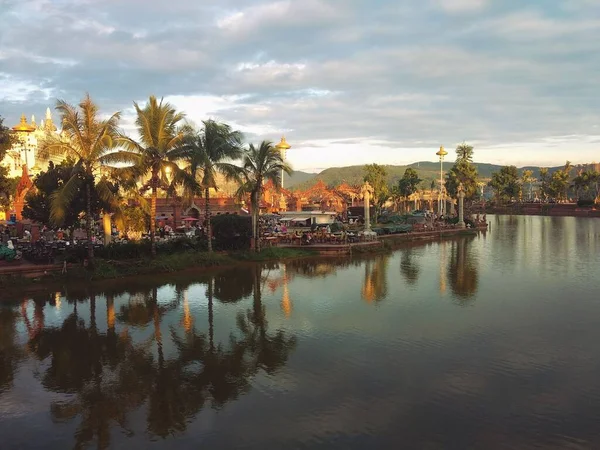 Rio Com Reflexos Resort Vietnã — Fotografia de Stock