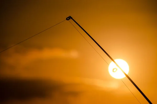Fischer Angelrute Silhouette Bei Orange Sunset — Stockfoto