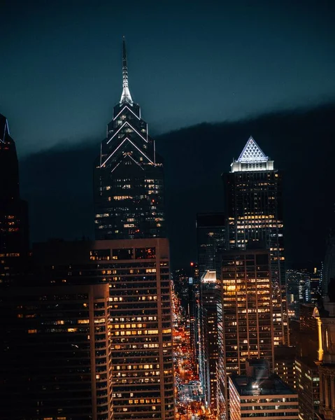 Egy Függőleges Felvétel New York City Városáról Éjszaka — Stock Fotó