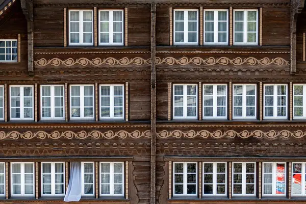 Extérieur Une Maison Traditionnelle Bois Avec Des Ornements Sculptés Sur — Photo