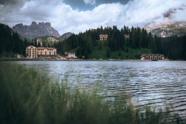 İtalyan Dolomitlerinde Misurina Gölü