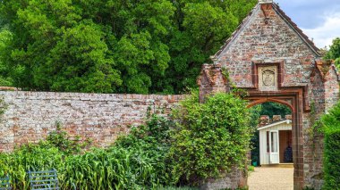 Gotik bahçelerdeki çitler