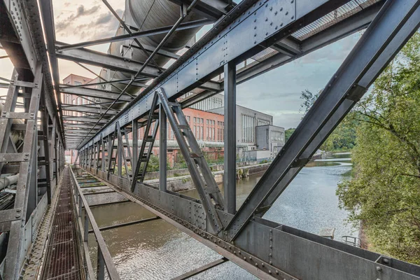 Vista Uma Usina Abandonada Partir Uma Ponte Com Tubos Gás — Fotografia de Stock