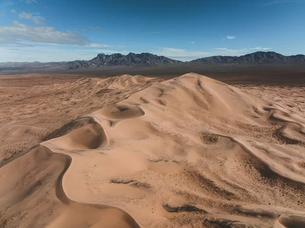 Une Vue Panoramique Sur Les Dunes Arrière Plan Des Montagnes — Photo