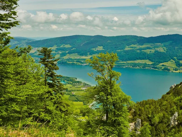 Une Vue Aérienne Lac Moon Entouré Arbres Croissance Arrière Plan — Photo