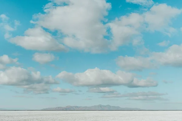 Ένα Όμορφο Cloudscape Πάνω Από Bonneville Salt Flats Στη Γιούτα — Φωτογραφία Αρχείου