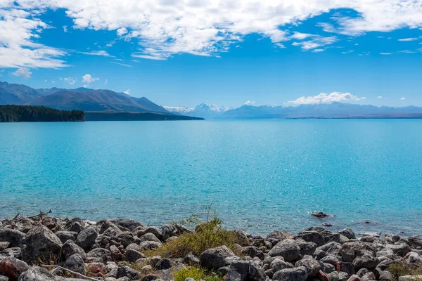 深い青色の湖Puの美しい風景 ニュージーランド — ストック写真
