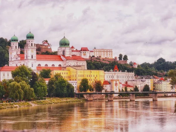 Los Edificios Largo Del Río Inn Passau Alemania — Foto de Stock