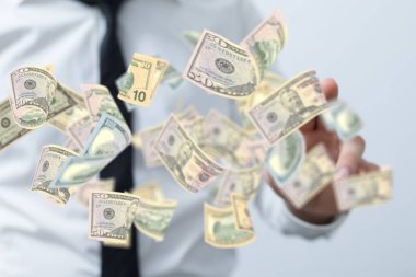 50 ve 10 Amerikan Doları 'na dokunan takım elbiseli bir adamın yakın çekimi.