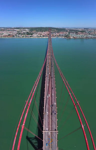 Vertikal Högvinkelbild Den April Bron Portugal — Stockfoto