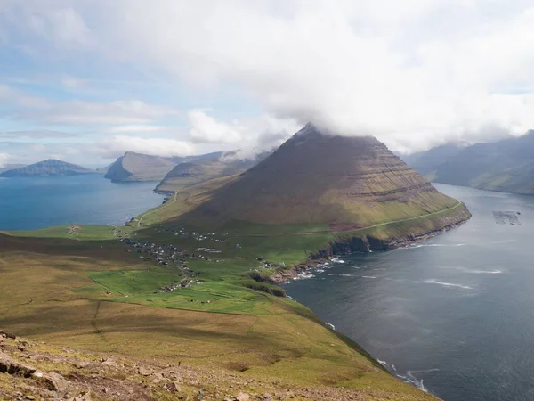 Pohled Ptačí Perspektivy Faerské Ostrovy Pod Zataženou Oblohou — Stock fotografie
